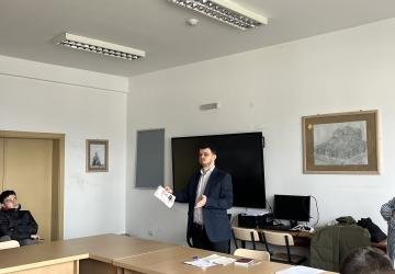 Organizata ÇOHU! mban ligjëratë për nxënësit e Shkollës së Mesme Teknike ‘28 Nëntori’ në Prishtinë për rrezikun nga dezinformatat dhe lajmet e rreme