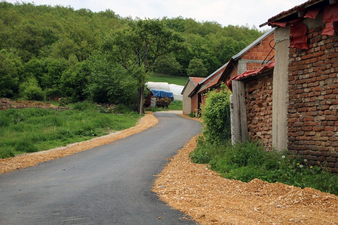 Banorët e kënaqur me asfaltimin e rrugëve lokale në fshatrat e Vushtrrisë