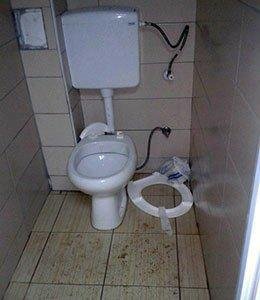 Një imazh që përmban mjedis i brendshëm, banjë, mur, dhomë pushimi  Përmbajtja e gjeneruar me AI mund të jetë e pasaktë.