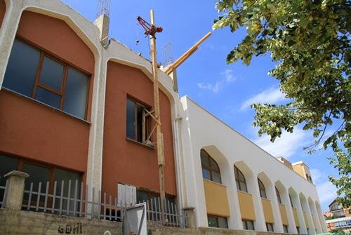 Në emër të zotit kundër ligjit